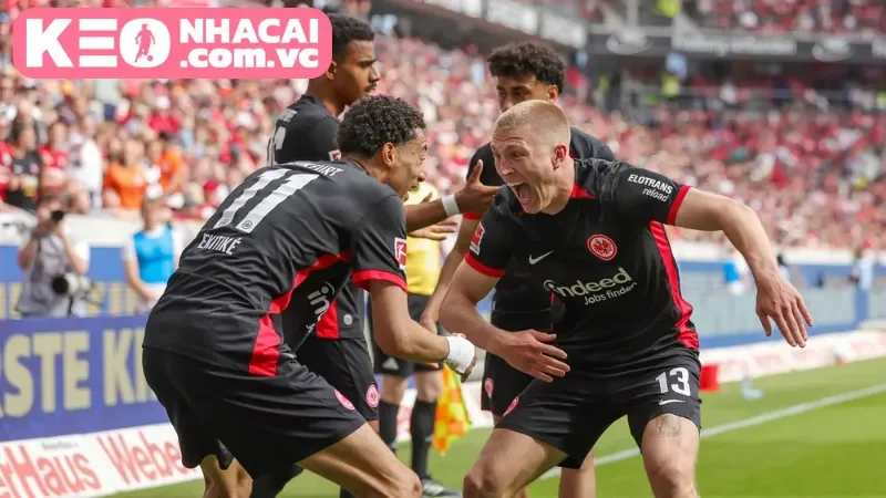 Tinh thần các đội trong trận Frankfurt vs Liverpool